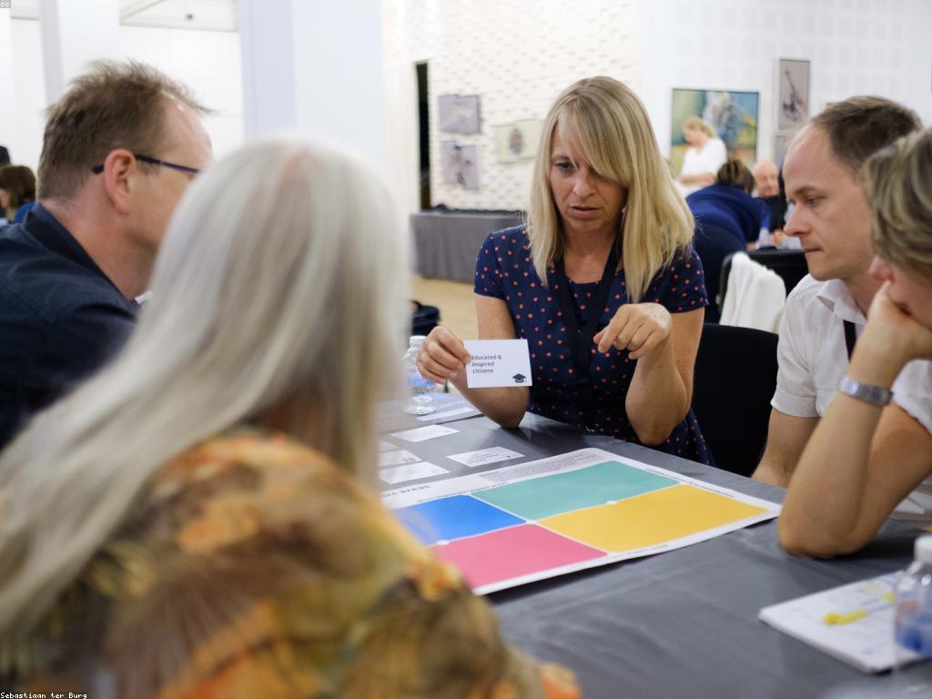 សារៈសំខាន់នៃក្បាច់ស្លុតនៅក្នុងសង្គម